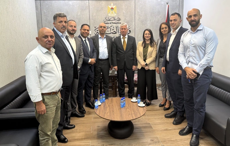 استقبل وزير الصناعة أ. عرفات عصفور، رئيس وأعضاء مجلس إدارة مركز التجارة الفلسطيني «بال تريد» الجديد،